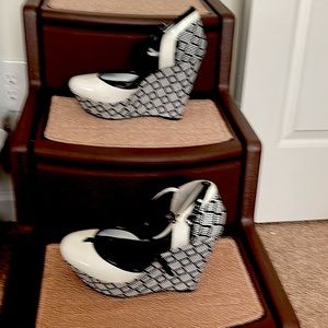 Jessica Simpson wedges